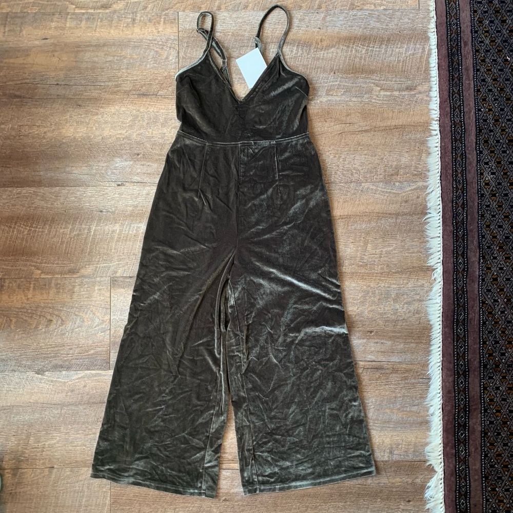 NWT Saks Off 5th Velvet Spaghetti Strap Jumpsuit SZ S